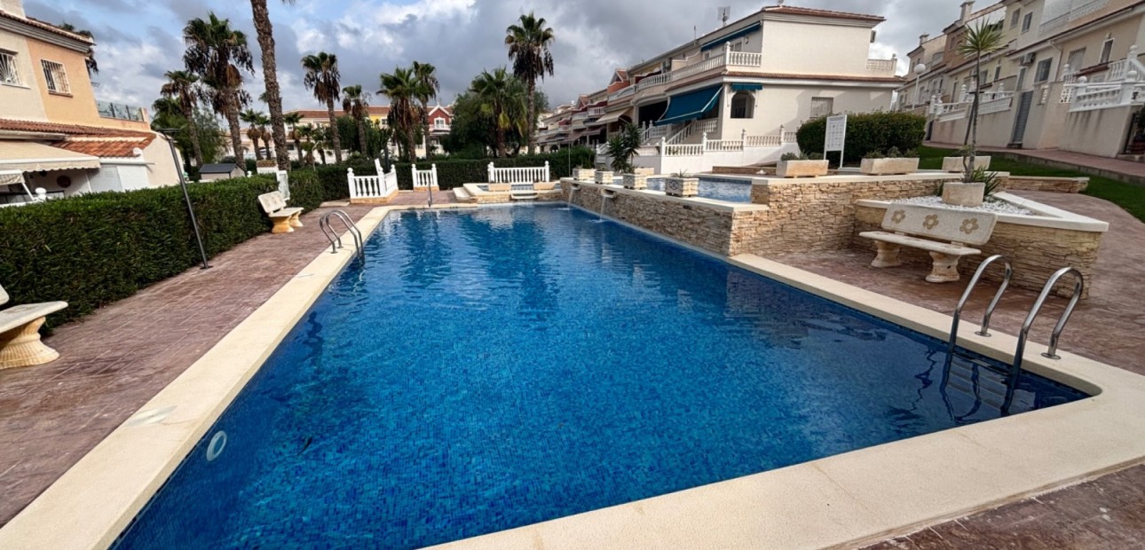 Sale - Townhouse -
Benijofar - Monte Azul