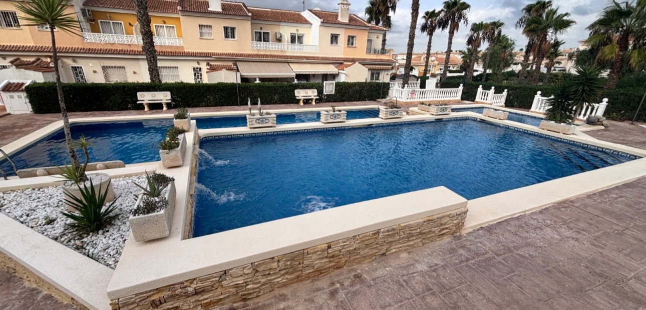 Sale - Townhouse -
Benijofar - Monte Azul
