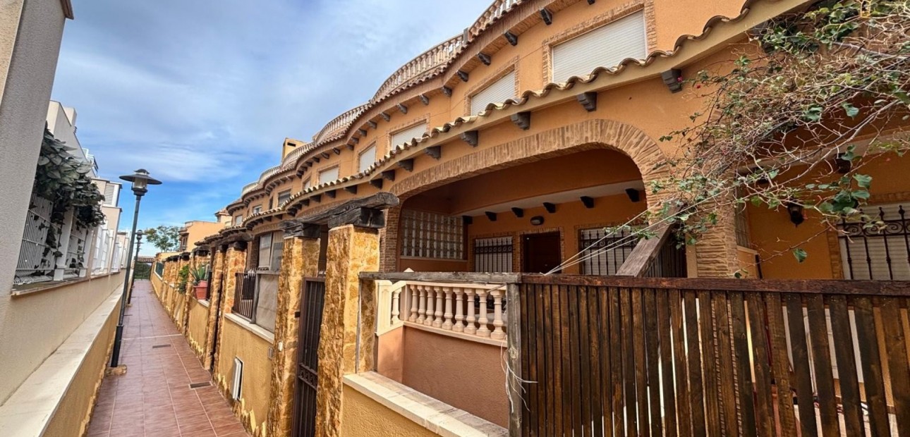 Sale - Townhouse -
Guardamar del Segura - El Eden