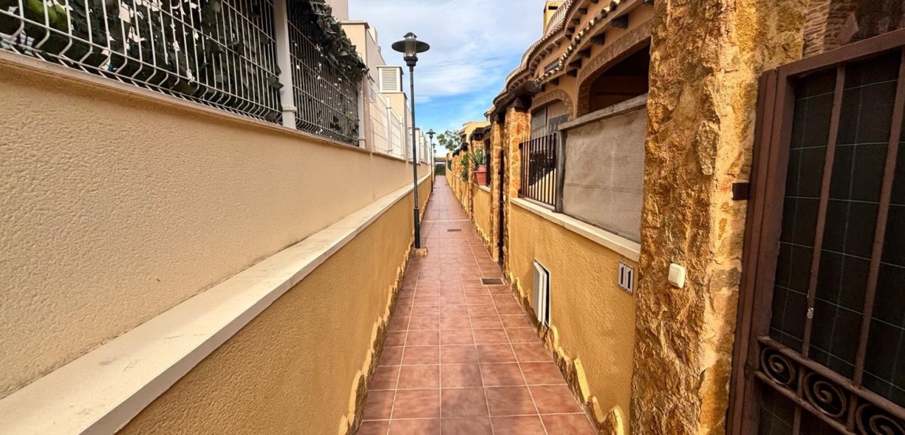 Sale - Townhouse -
Guardamar del Segura - El Eden