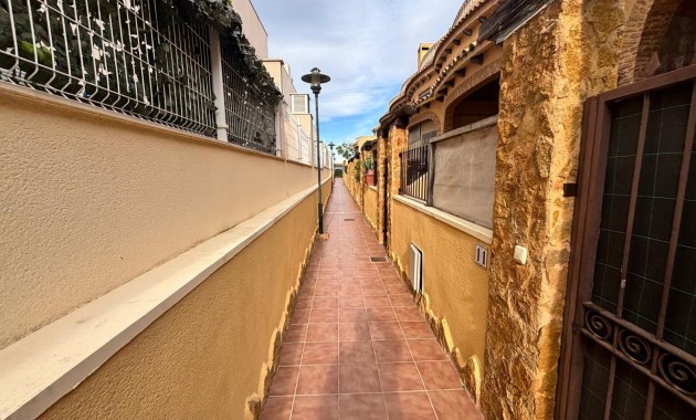Sale - Townhouse -
Guardamar del Segura - El Eden