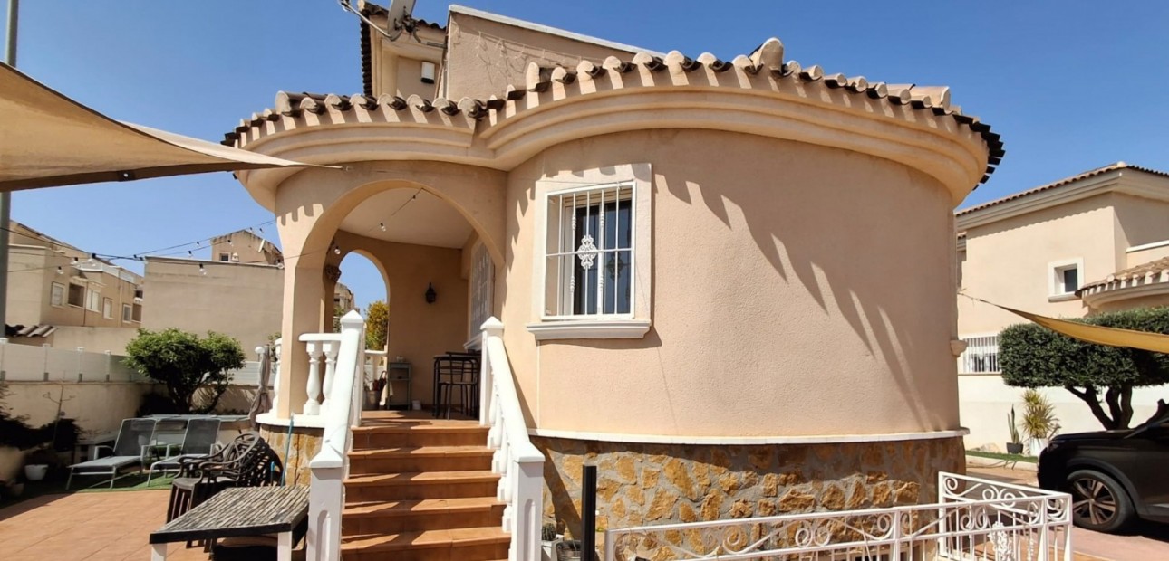Sale - Detached Villa -
Ciudad Quesada - Doña Pepa