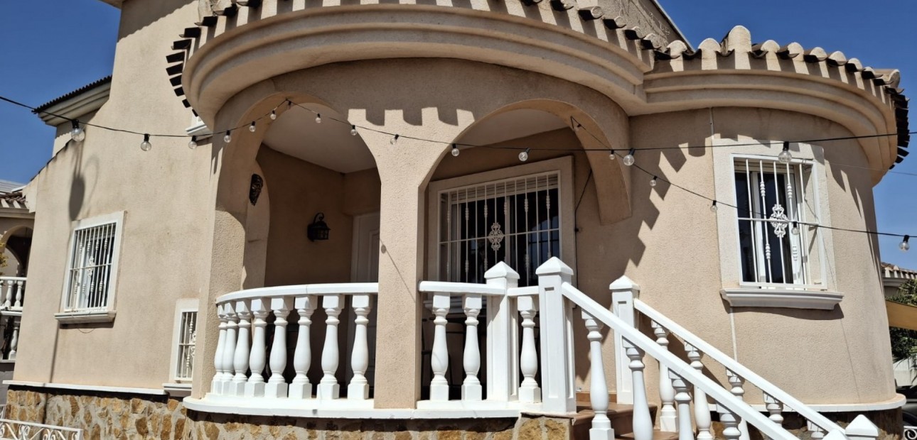 Sale - Detached Villa -
Ciudad Quesada - Doña Pepa
