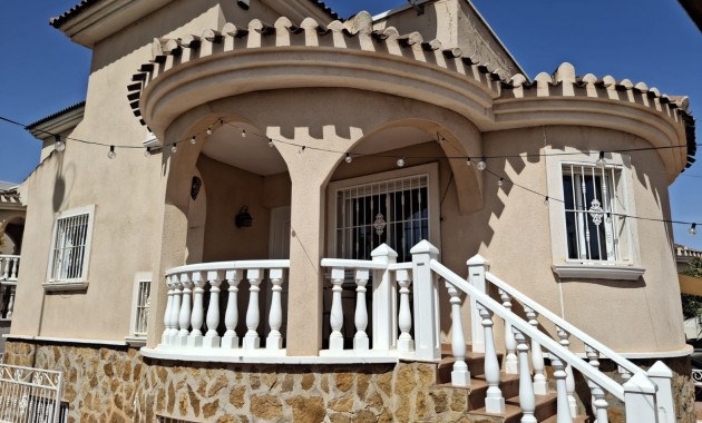 Sale - Detached Villa -
Ciudad Quesada - Doña Pepa