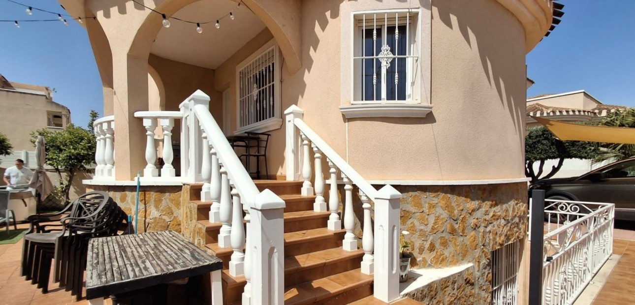 Sale - Detached Villa -
Ciudad Quesada - Doña Pepa