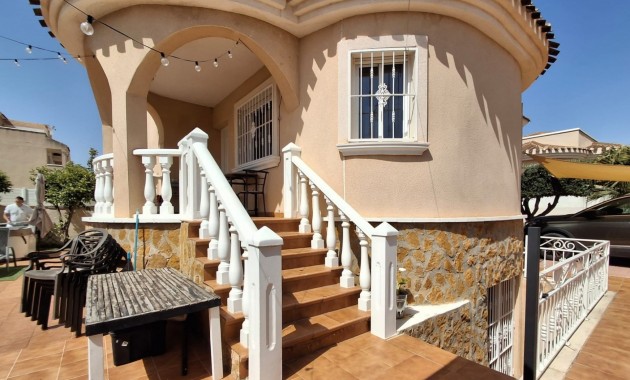 Sale - Detached Villa -
Ciudad Quesada - Doña Pepa