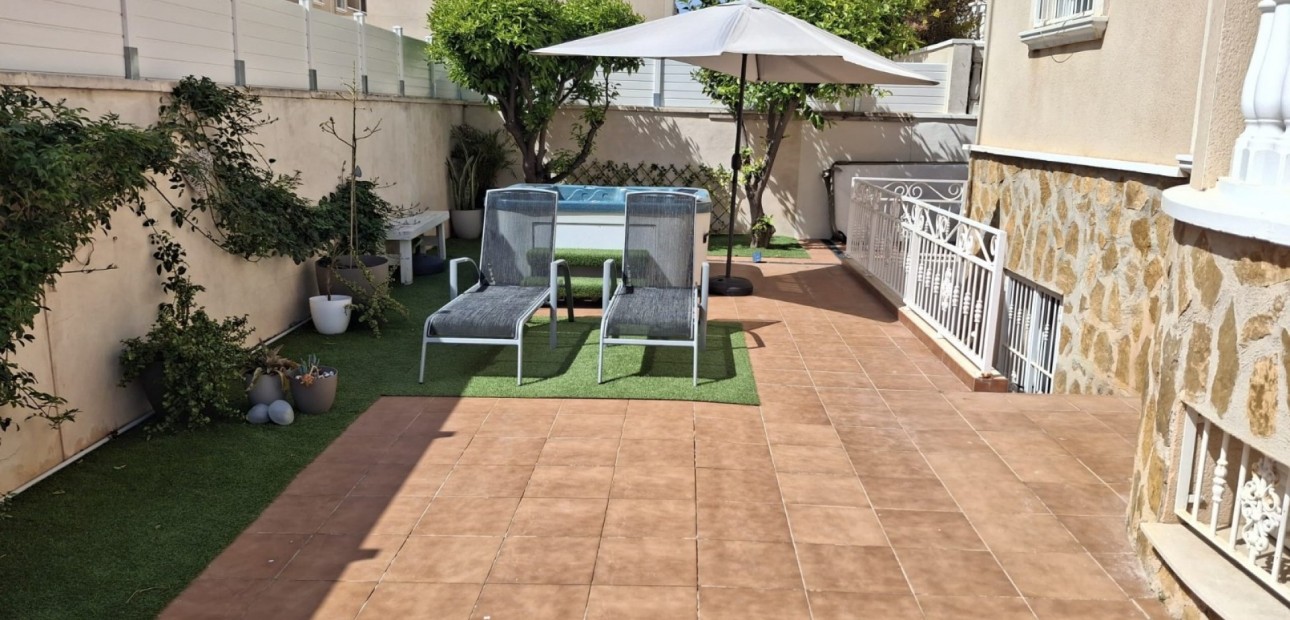 Sale - Detached Villa -
Ciudad Quesada - Doña Pepa