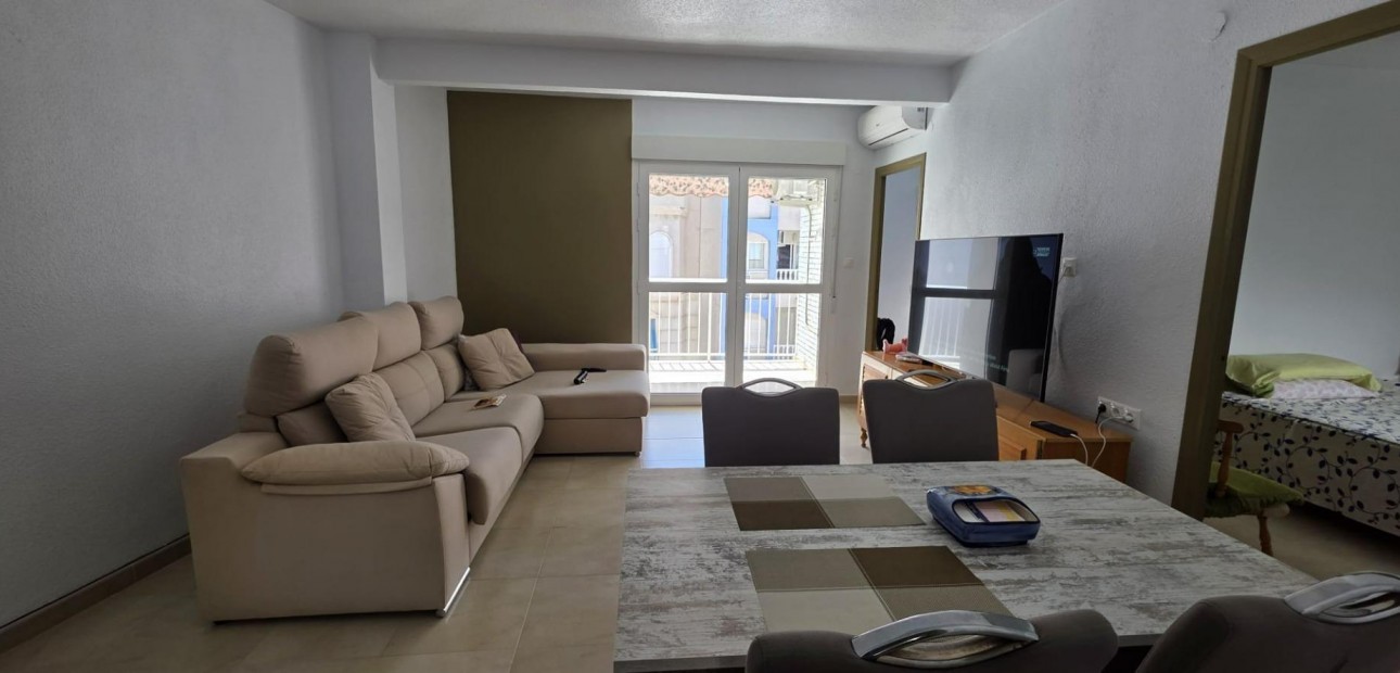 Sale - Apartment / flat -
Torrevieja - Centro