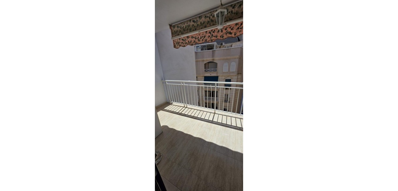Sale - Apartment / flat -
Torrevieja - Centro