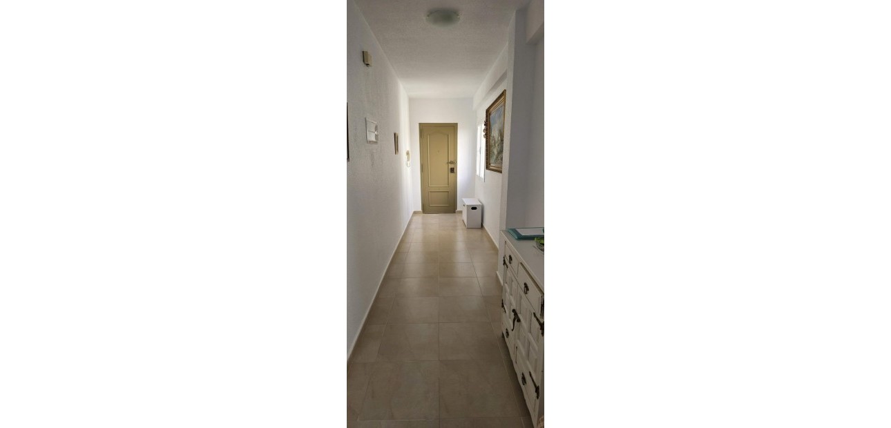 Sale - Apartment / flat -
Torrevieja - Centro