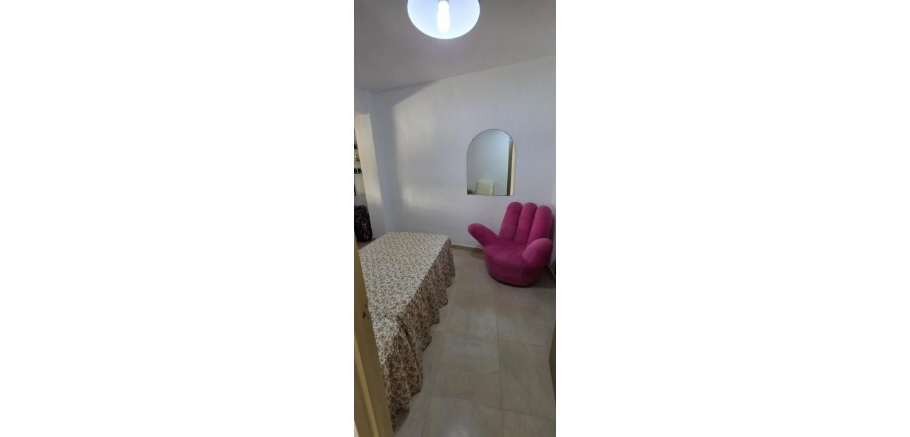 Sale - Apartment / flat -
Torrevieja - Centro