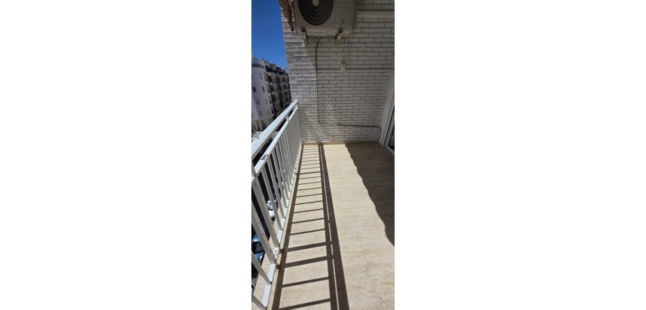 Sale - Apartment / flat -
Torrevieja - Centro