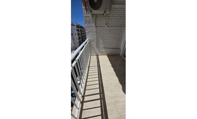Sale - Apartment / flat -
Torrevieja - Centro
