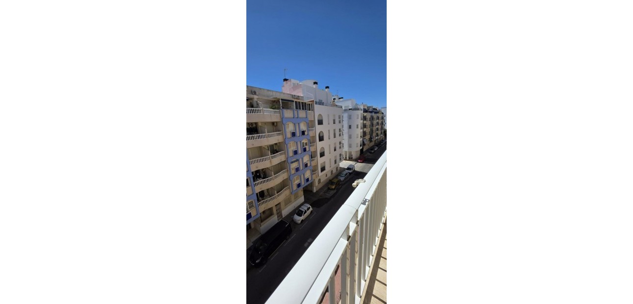 Sale - Apartment / flat -
Torrevieja - Centro