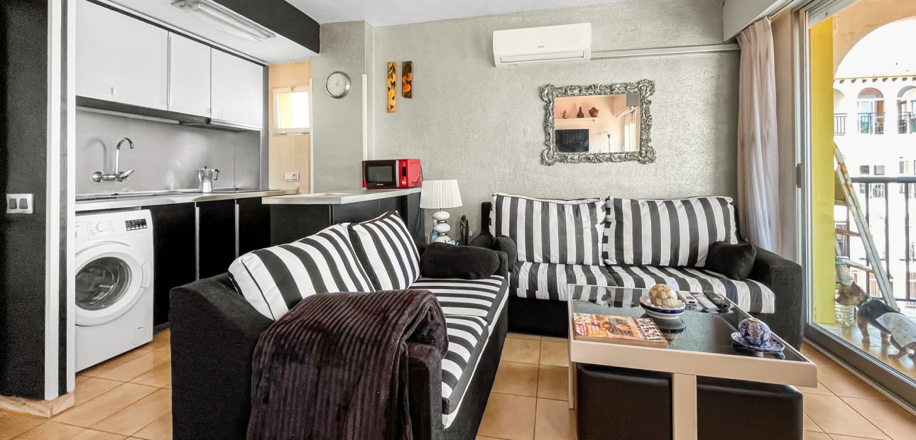 Sale - Apartment / flat -
Torrevieja - Mar Azul