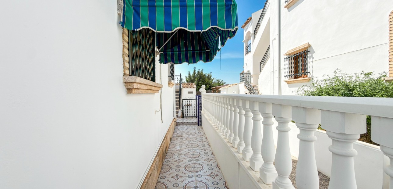 Sale - Apartment / flat -
Orihuela Costa - Villamartin