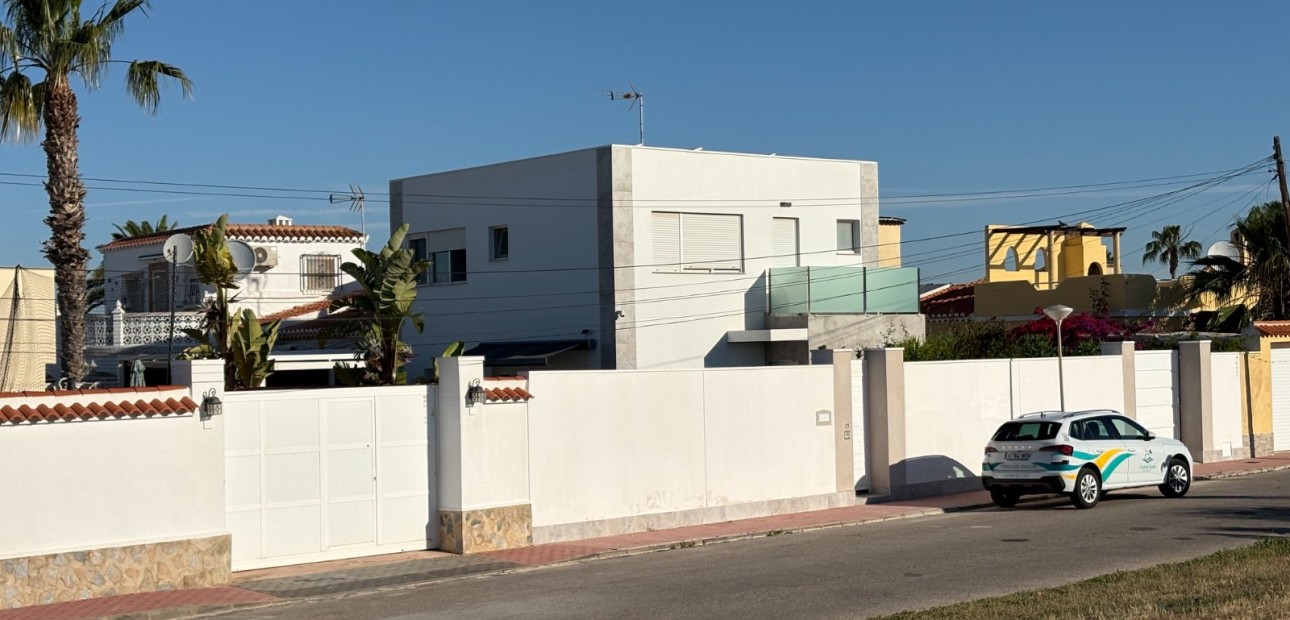Sale - Villa -
Torrevieja - Torreta - Florida