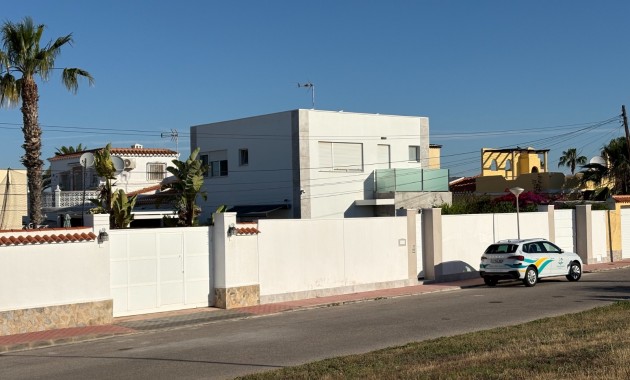 Sale - Villa -
Torrevieja - Torreta - Florida