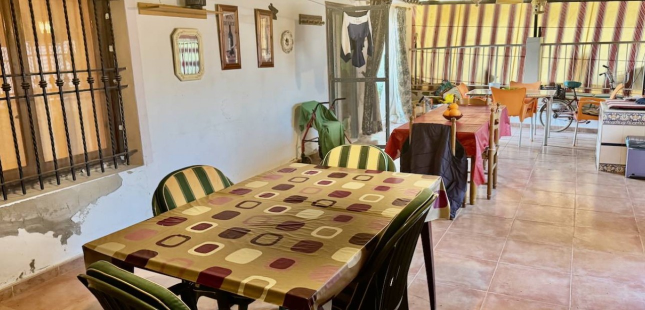 Sale - Finca / Country Property -
Guardamar del Segura