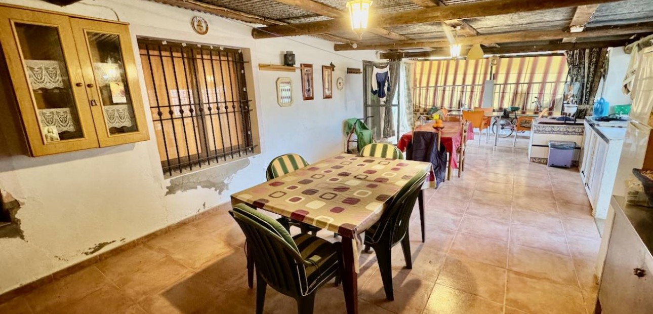 Sale - Finca / Country Property -
Guardamar del Segura