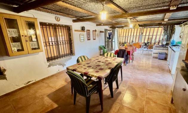 Sale - Finca / Country Property -
Guardamar del Segura