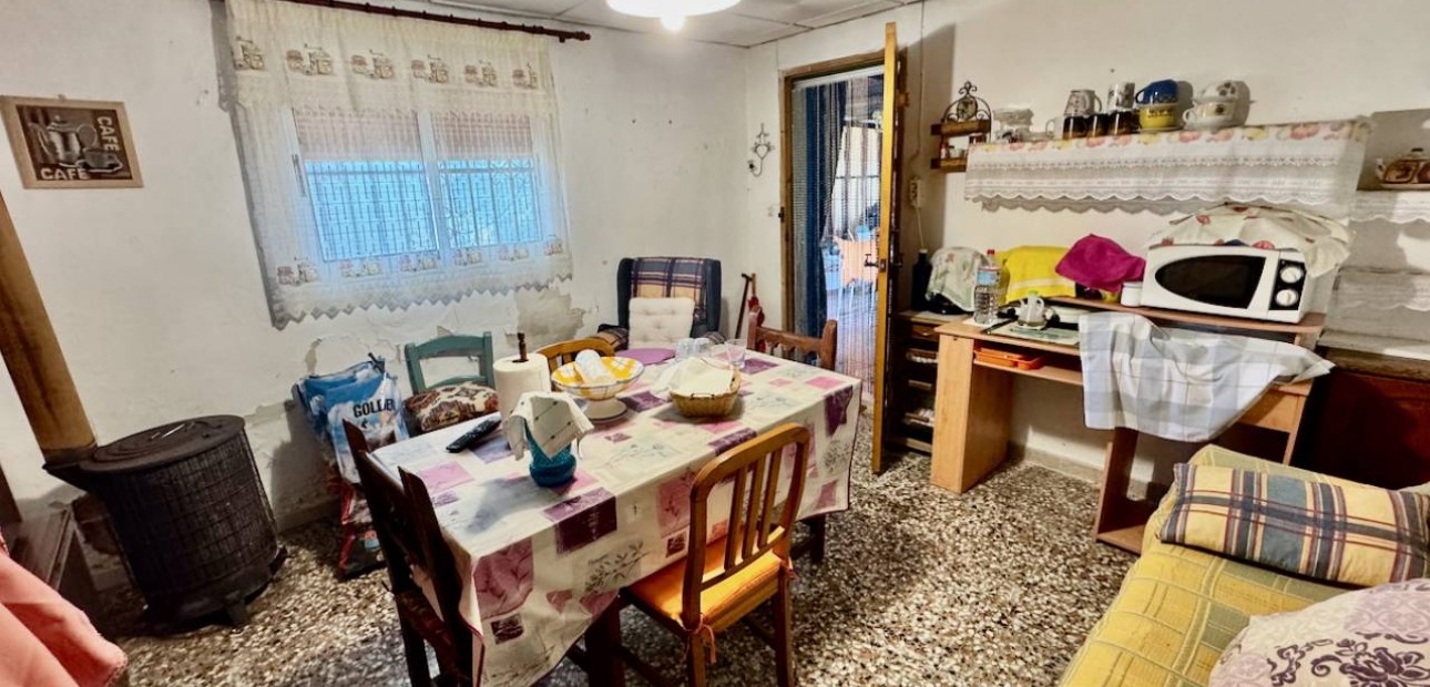 Sale - Finca / Country Property -
Guardamar del Segura