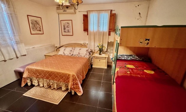Sale - Finca / Country Property -
Guardamar del Segura