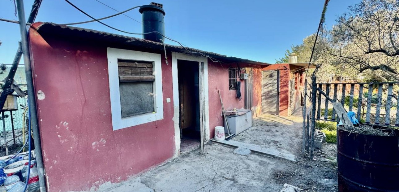 Sale - Finca / Country Property -
Guardamar del Segura