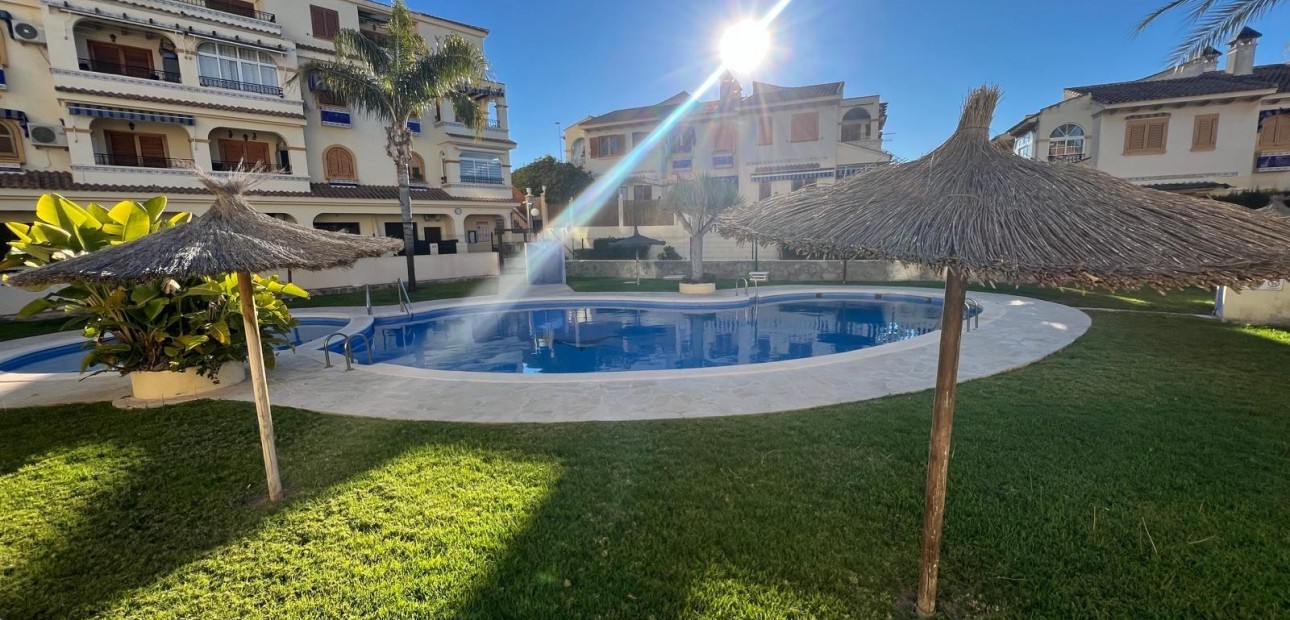 Sale - Apartment / flat -
Torrevieja - Sector 25
