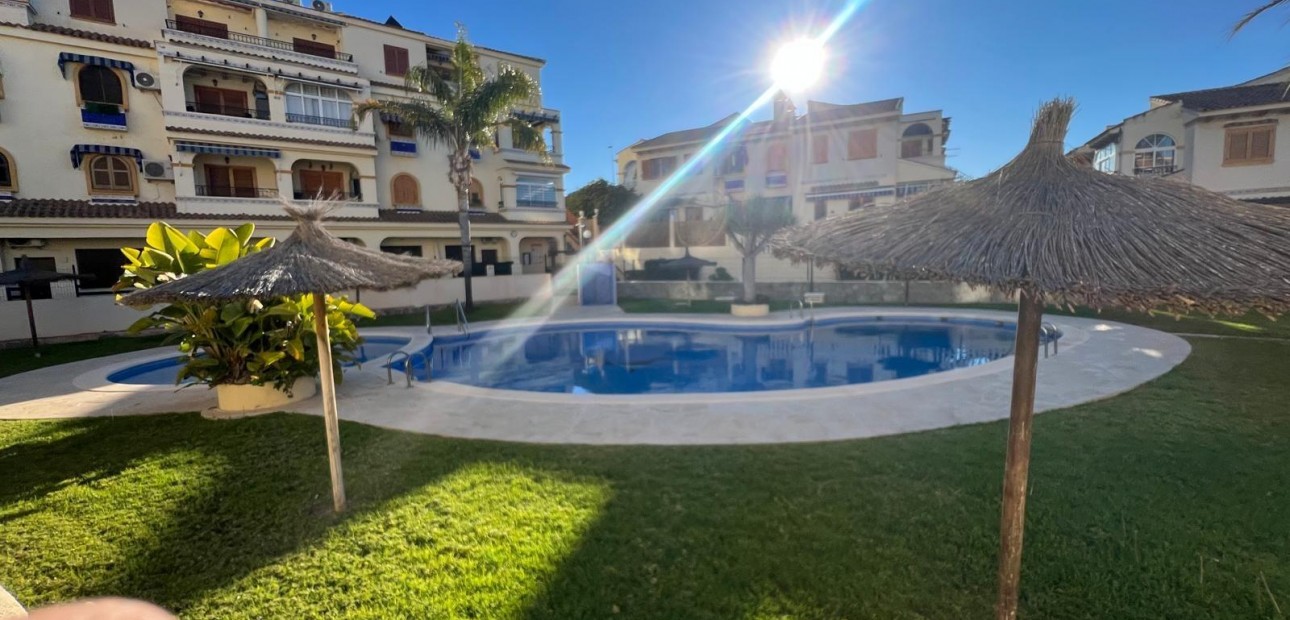 Sale - Apartment / flat -
Torrevieja - Sector 25