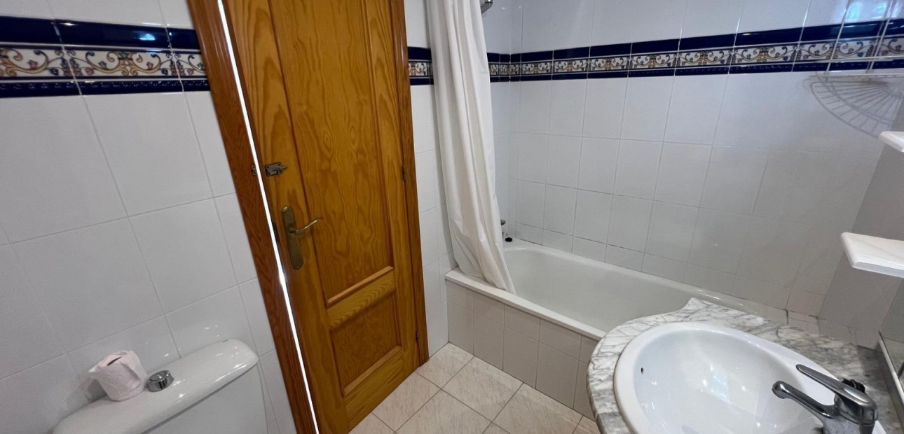 Sale - Apartment / flat -
Torrevieja - Sector 25