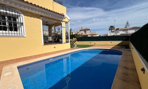 Sale - Detached Villa -
Orihuela Costa - Los Dolses