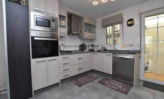 Sale - Detached Villa -
Orihuela Costa - Los Dolses