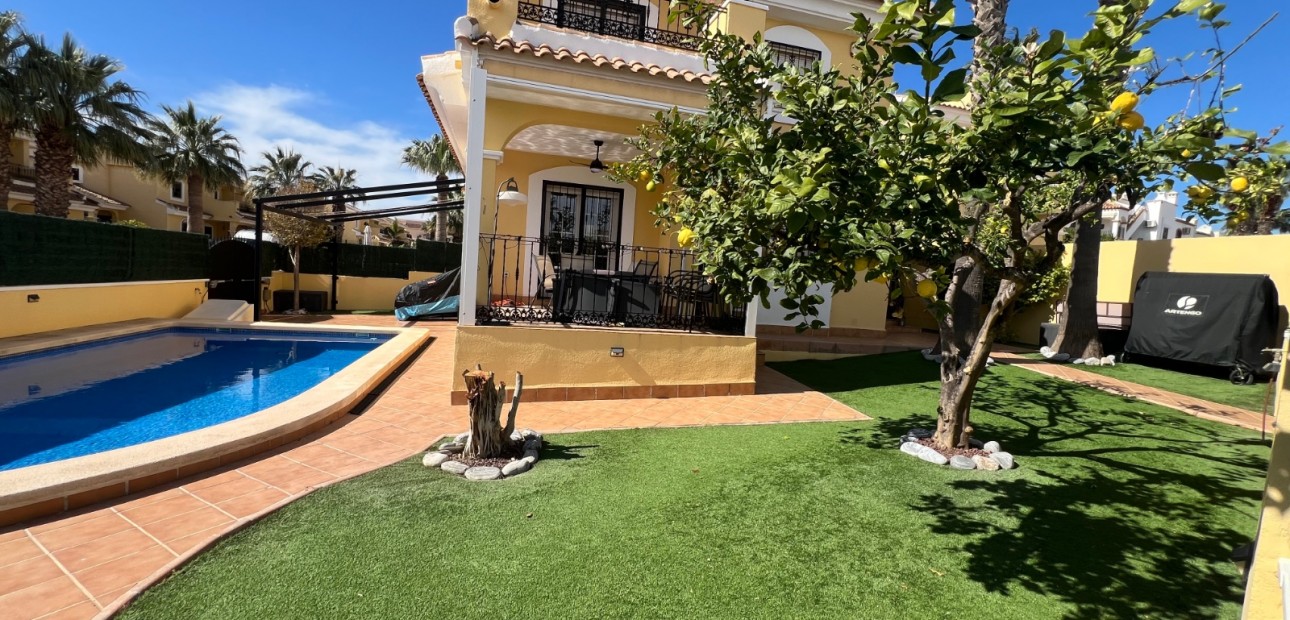 Sale - Detached Villa -
Orihuela Costa - Los Dolses
