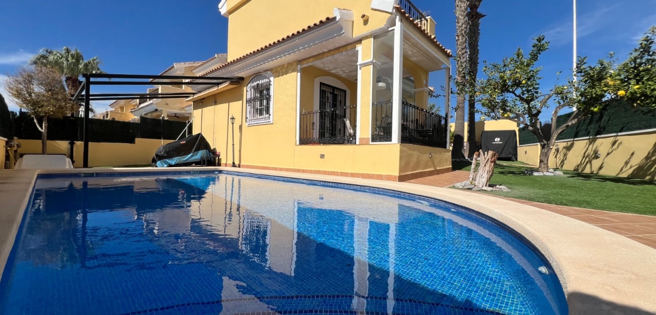 Sale - Detached Villa -
Orihuela Costa - Los Dolses