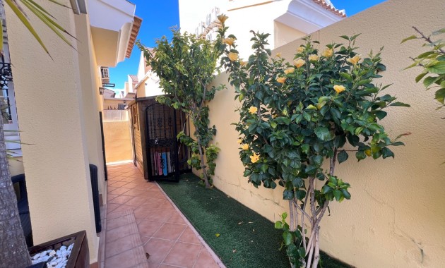 Sale - Detached Villa -
Orihuela Costa - Los Dolses
