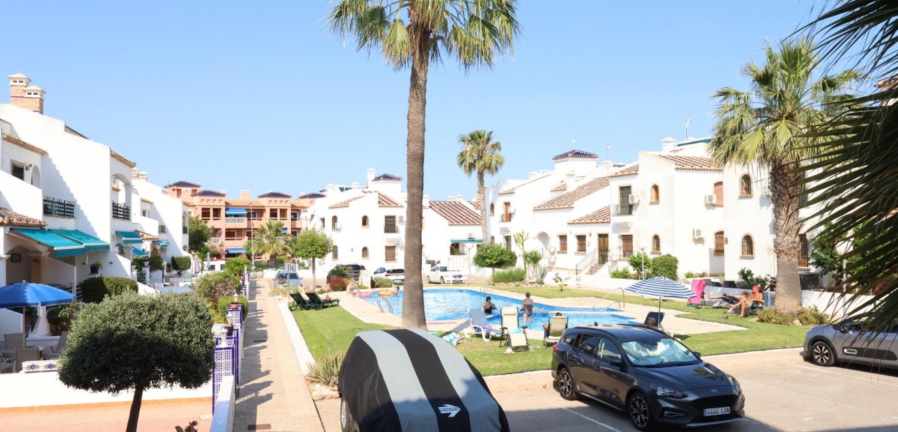 Sale - Apartment / flat -
Orihuela Costa - PAU 8