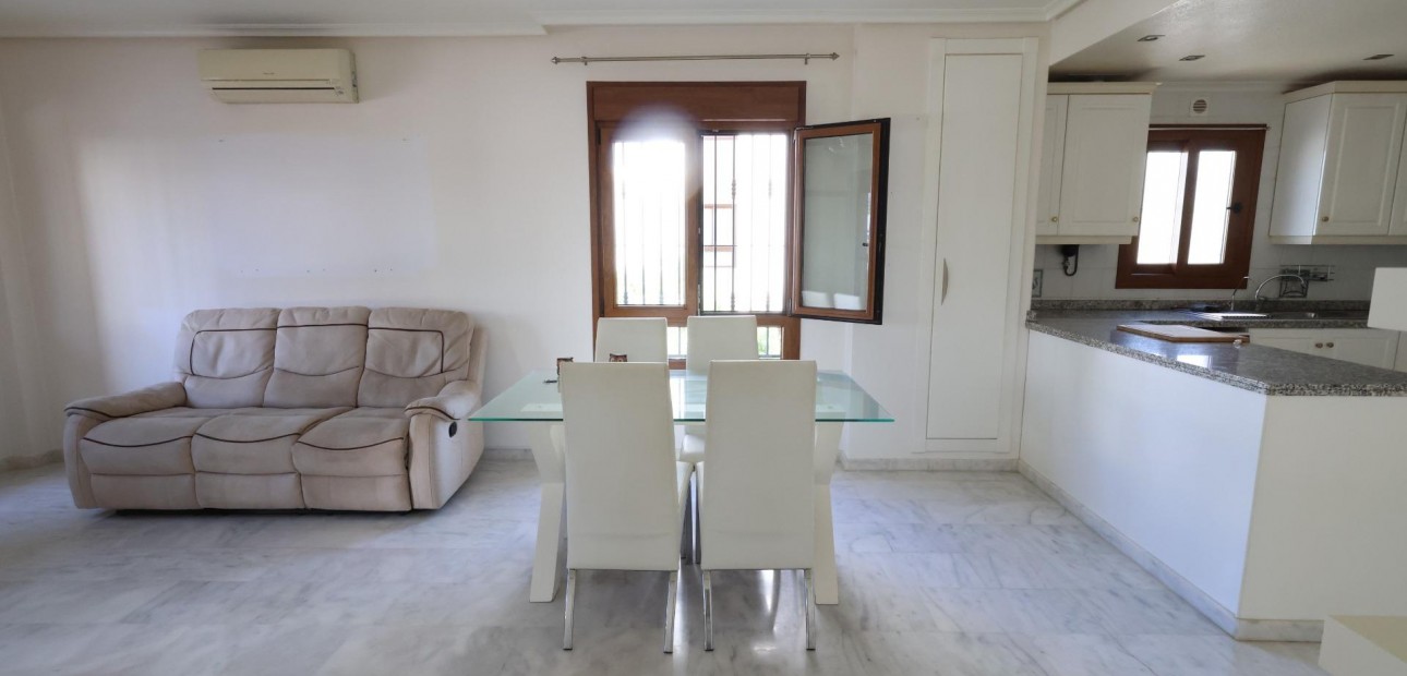 Sale - Apartment / flat -
Orihuela Costa - PAU 8