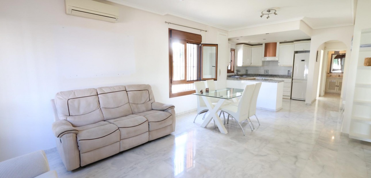 Sale - Apartment / flat -
Orihuela Costa - PAU 8