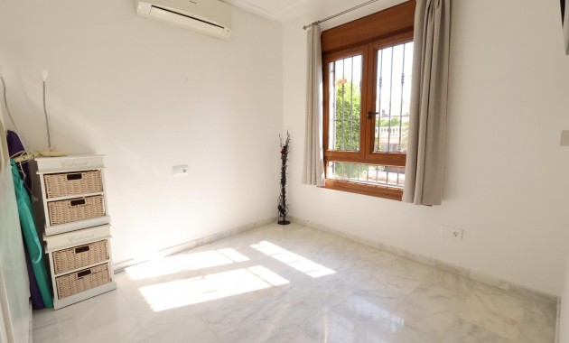 Sale - Apartment / flat -
Orihuela Costa - PAU 8