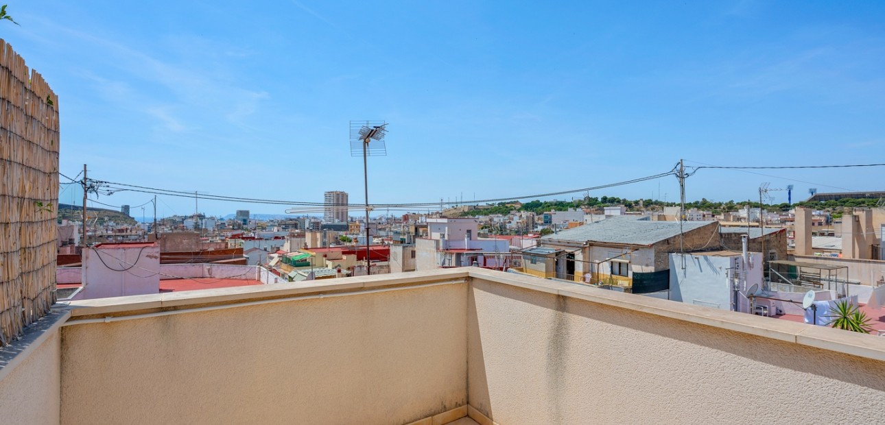 Sale - Apartment / flat -
Alicante - Alicante - City