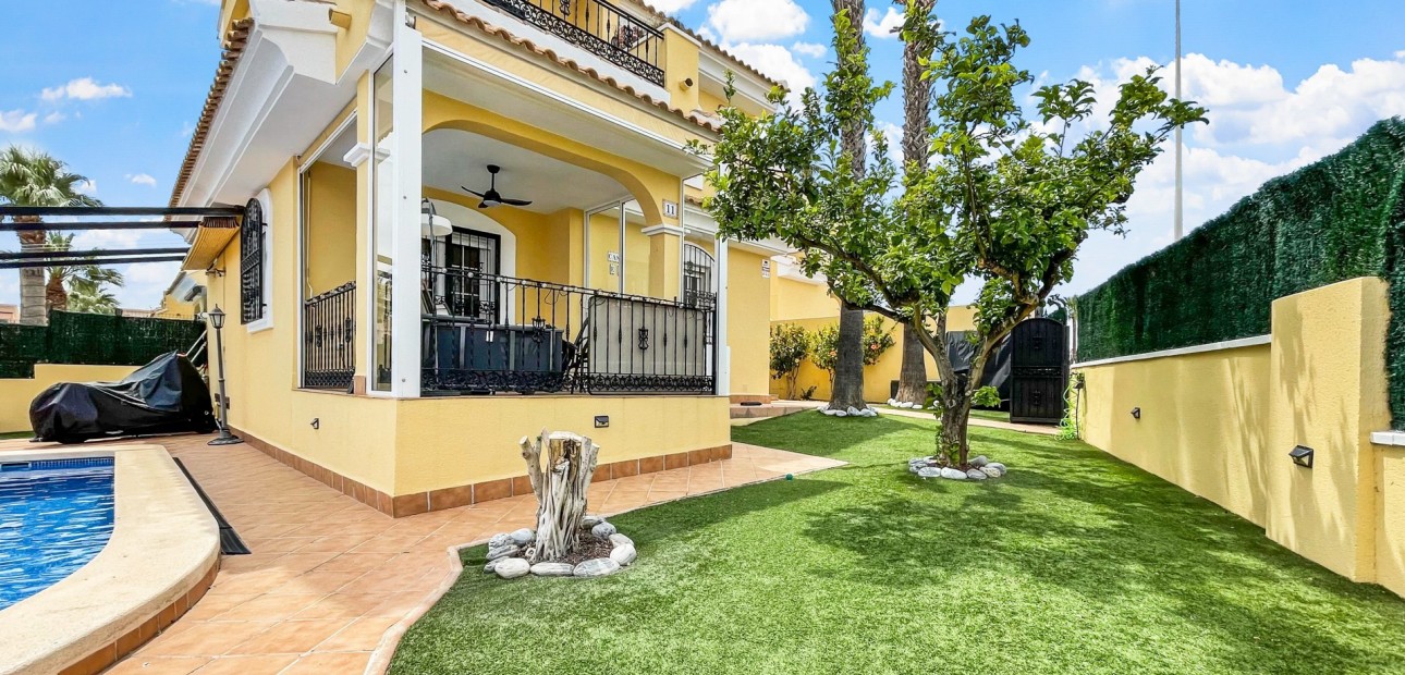 Sale - Detached Villa -
Orihuela Costa - Los Dolses