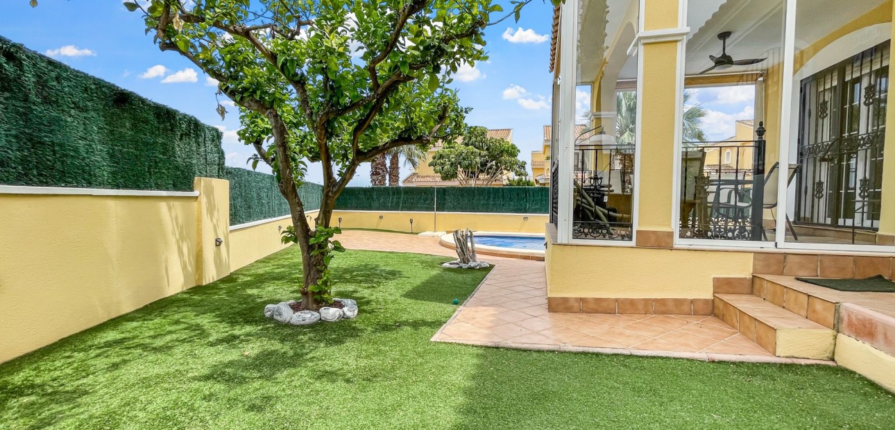 Sale - Detached Villa -
Orihuela Costa - Los Dolses