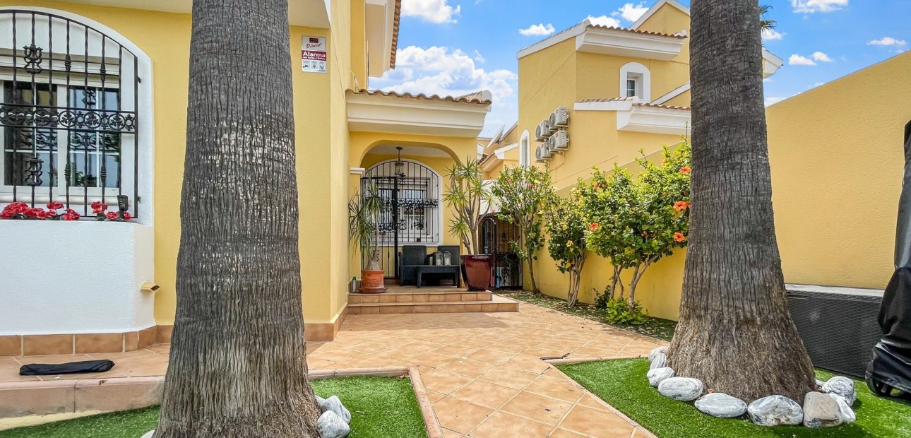 Sale - Detached Villa -
Orihuela Costa - Los Dolses