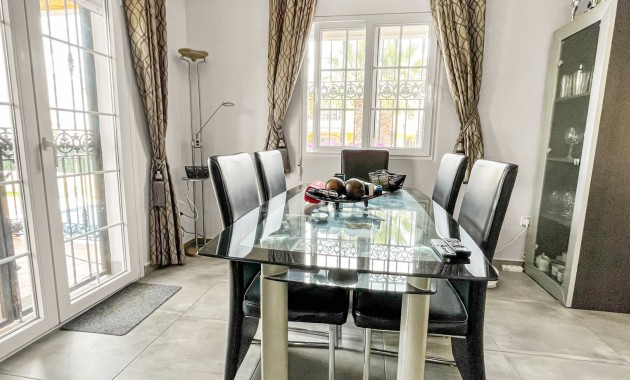 Sale - Detached Villa -
Orihuela Costa - Los Dolses