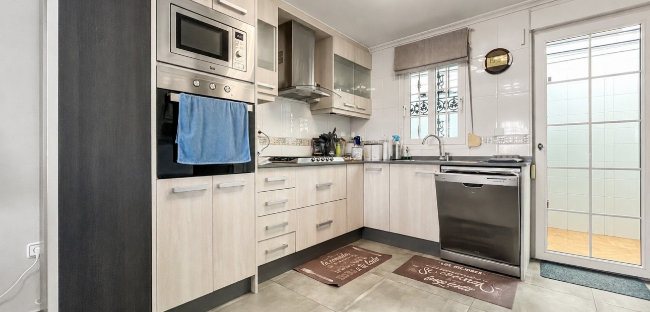 Sale - Detached Villa -
Orihuela Costa - Los Dolses