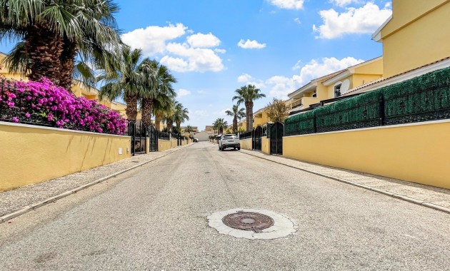 Sale - Detached Villa -
Orihuela Costa - Los Dolses