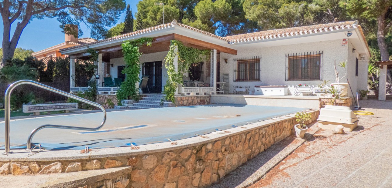 Sale - Detached Villa -
Orihuela Costa - Dehesa de Campoamor