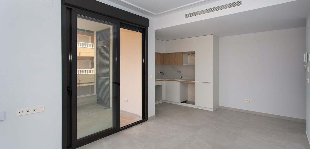 Sale - Apartment / flat -
Torrevieja - Torrevieja - Centre