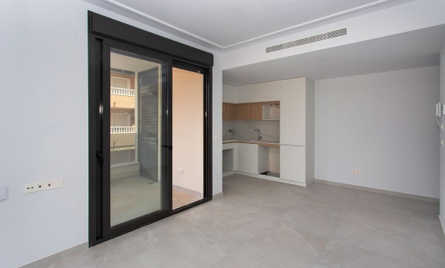 Sale - Apartment / flat -
Torrevieja - Torrevieja - Centre